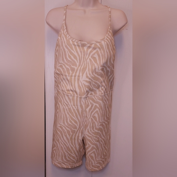 Old Navy Active Powerchill Beige Zebra Print Racerback Bodysuit Romper Size XL - Picture 1 of 11